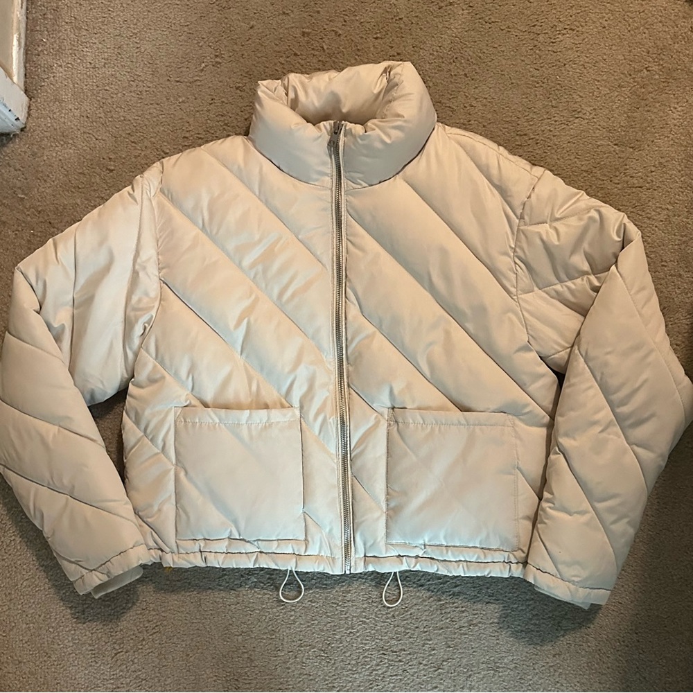 Zara cream-colored puffer jacket Size S